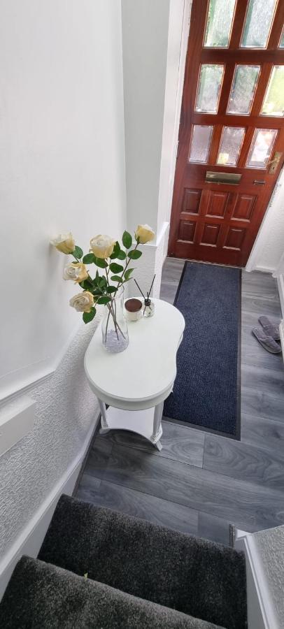 Centrally Located W/ Free Parking & Smart Tv Leeds  Buitenkant foto