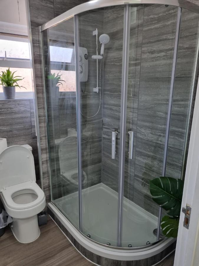 Centrally Located W/ Free Parking & Smart Tv Leeds  Buitenkant foto