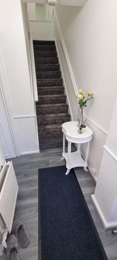 Centrally Located W/ Free Parking & Smart Tv Leeds  Buitenkant foto